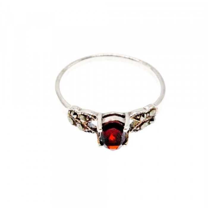 925 Sterling Silver Garnet & Marcasites Ring Size 7