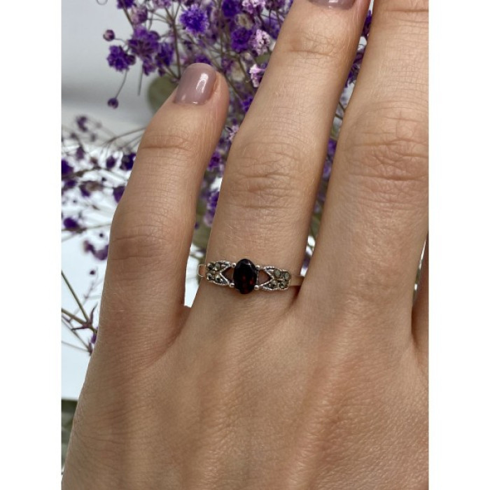 925 Sterling Silver Garnet & Marcasites Ring Size 7