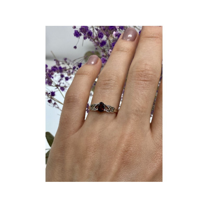 925 Sterling Silver Garnet & Marcasites Ring Size 7