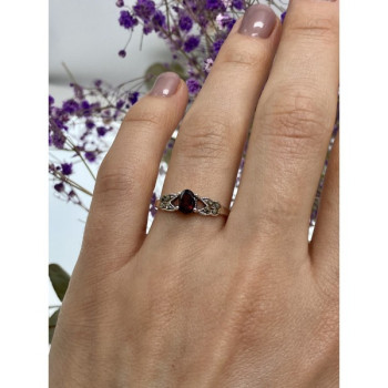 925 Sterling Silver Garnet & Marcasites Ring Size 7
