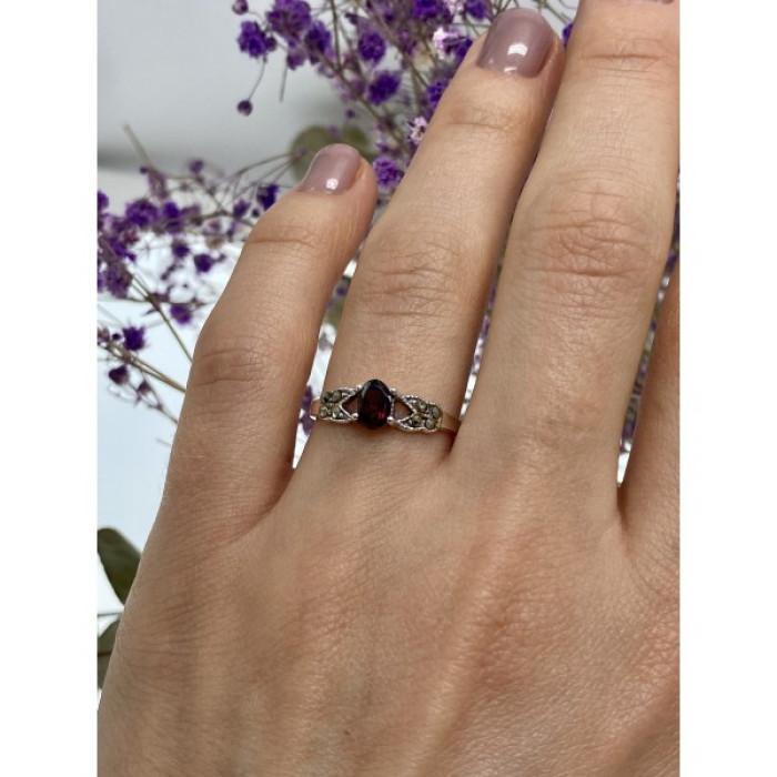 925 Sterling Silver Garnet & Marcasites Ring Size 7