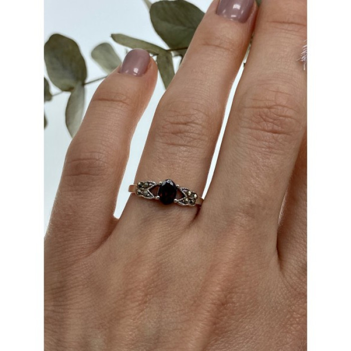 925 Sterling Silver Garnet & Marcasites Ring Size 7