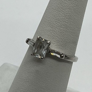 925 Sterling Silver & CZ Ring Size 6.5
