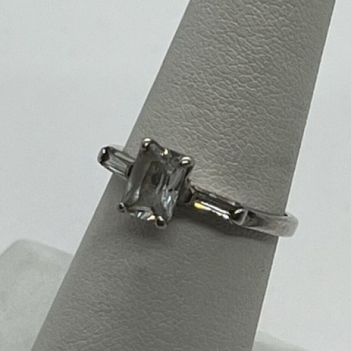 925 Sterling Silver & CZ Ring Size 6.5