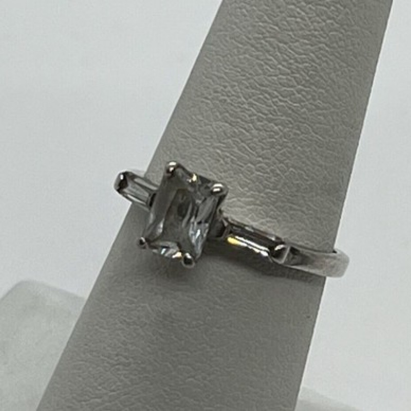925 Sterling Silver & CZ Ring Size 6.5