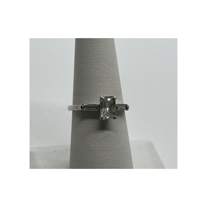 925 Sterling Silver & CZ Ring Size 6.5