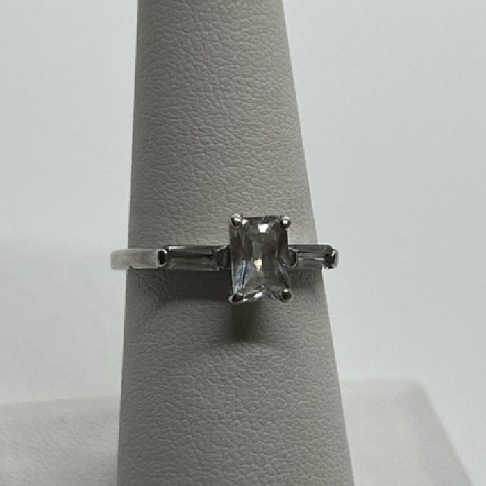 925 Sterling Silver & CZ Ring Size 6.5