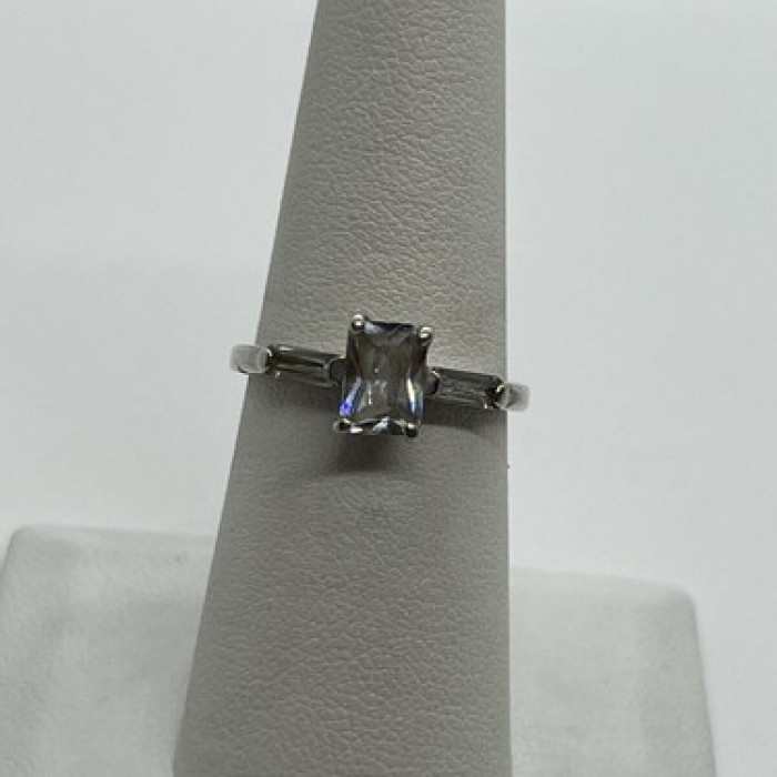 925 Sterling Silver & CZ Ring Size 6.5
