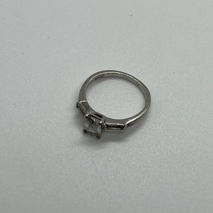 925 Sterling Silver & CZ Ring Size 6.5