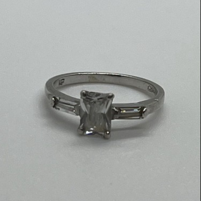 925 Sterling Silver & CZ Ring Size 6.5