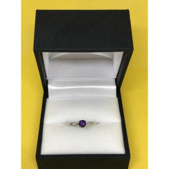 925 Sterling Silver Purple CZ Ring Size 8.5