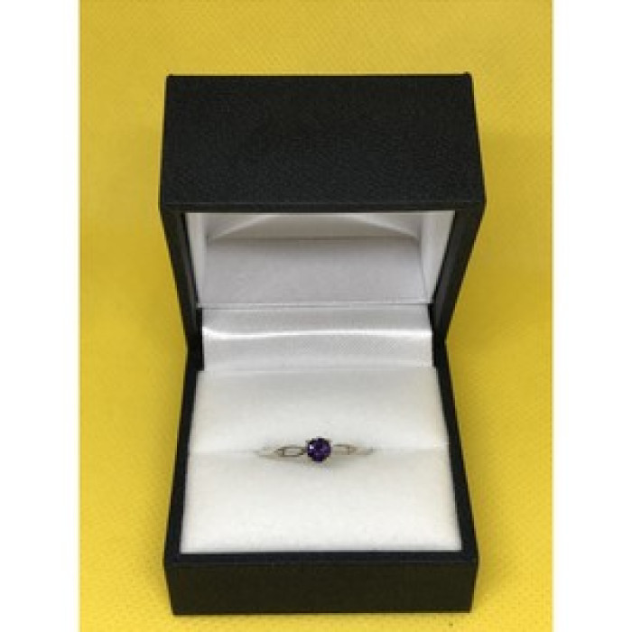 925 Sterling Silver Purple CZ Ring Size 8.5