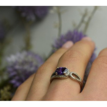 925 Sterling Silver Amethyst & CZ Ring Size 8