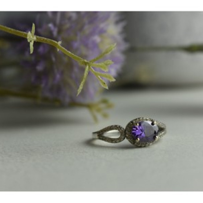 925 Sterling Silver Amethyst & CZ Ring Size 8