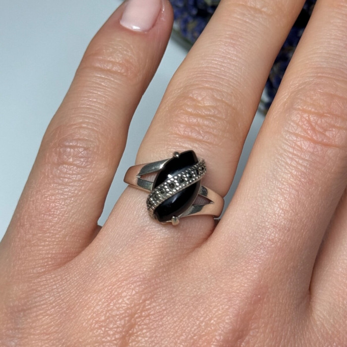 925 Sterling Silver Onyx & Marcasite Ring Size 5