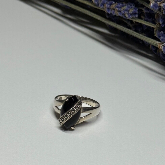 925 Sterling Silver Onyx & Marcasite Ring Size 5