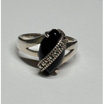 925 Sterling Silver Onyx & Marcasite Ring Size 5