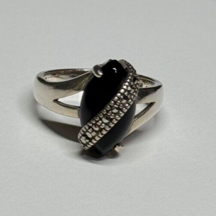925 Sterling Silver Onyx & Marcasite Ring Size 5