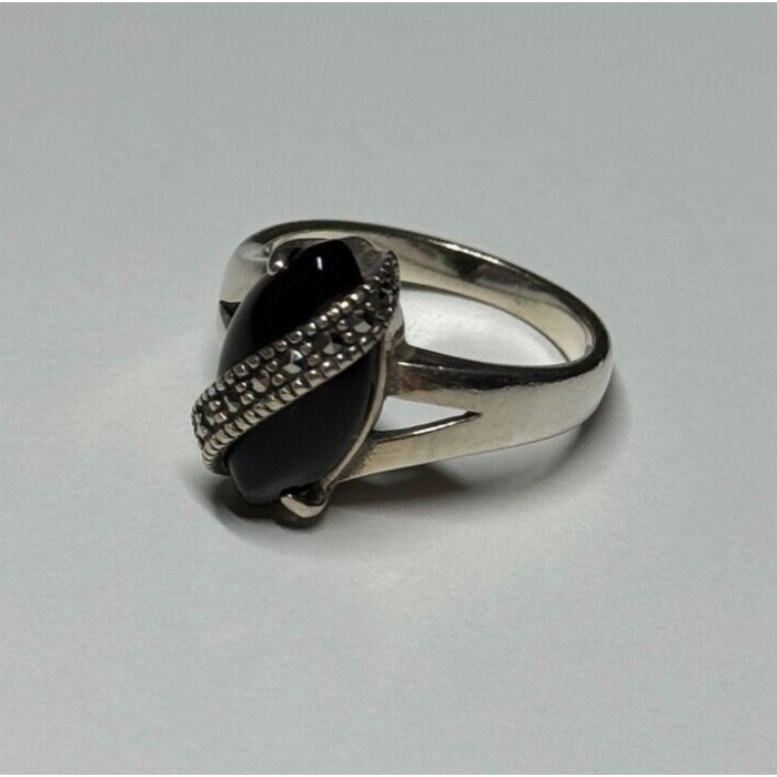 925 Sterling Silver Onyx & Marcasite Ring Size 5