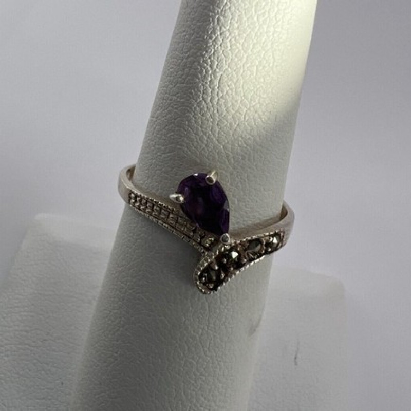 925 Sterling Silver Amethyst & Marcasite Ring Size 5.5