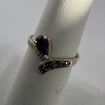925 Sterling Silver Amethyst & Marcasite Ring Size 5.5