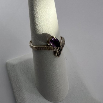 925 Sterling Silver Amethyst & Marcasite Ring Size 5.5