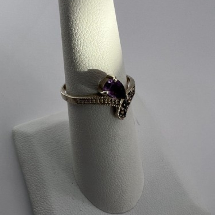 925 Sterling Silver Amethyst & Marcasite Ring Size 5.5