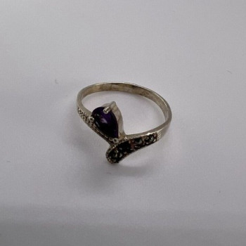 925 Sterling Silver Amethyst & Marcasite Ring Size 5.5