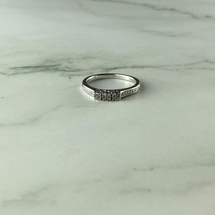 925 Sterling Silver White Topaz Ring Size 6.5