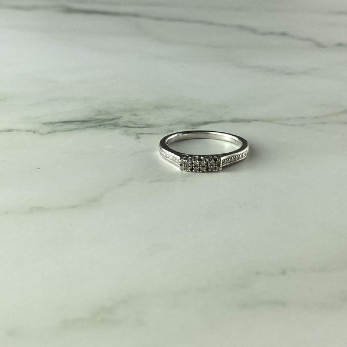 925 Sterling Silver White Topaz Ring Size 6.5