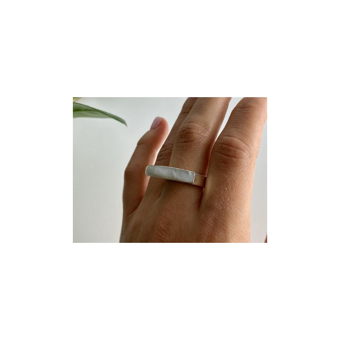 925 STERLING SILVER MOTHER OF PEARL RING SIZE 8.5