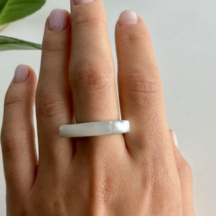 925 Sterling Silver Mother OF Pearl Ring Size 8.5