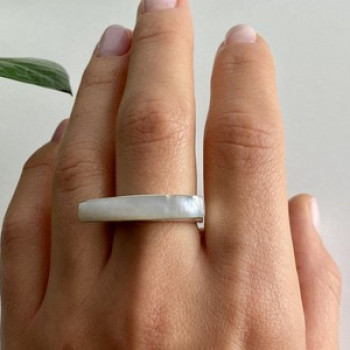 925 Sterling Silver Mother OF Pearl Ring Size 8.5