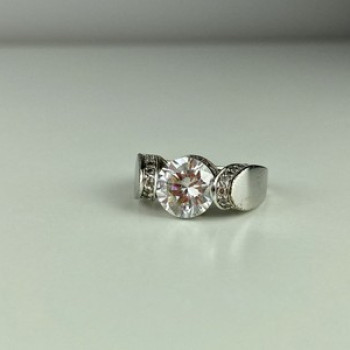 925 Sterling Silver CZ Ring Size 7