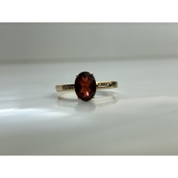 10K YELLOW GOLD GARNET & DIAMONDS RING SIZE 6.5
