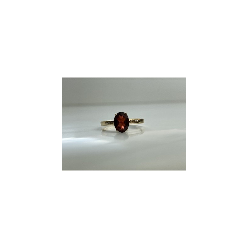 10K YELLOW GOLD GARNET & DIAMONDS RING SIZE 6.5