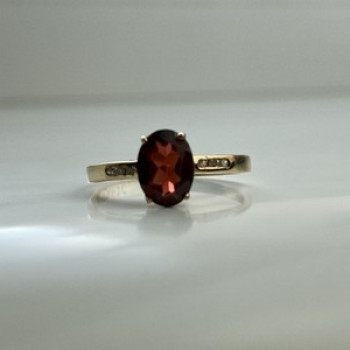 10K Yellow Gold Garnet & Diamonds Ring Size 6.5