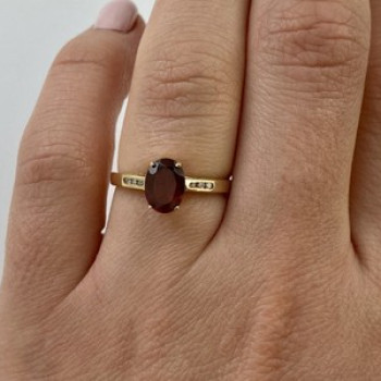 10K Yellow Gold Garnet & Diamonds Ring Size 6.5