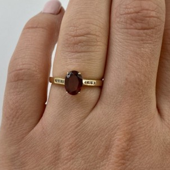 10K Yellow Gold Garnet & Diamonds Ring Size 6.5