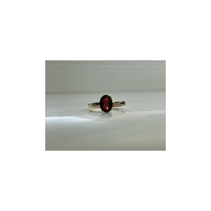 10K YELLOW GOLD GARNET & DIAMONDS RING SIZE 6.5