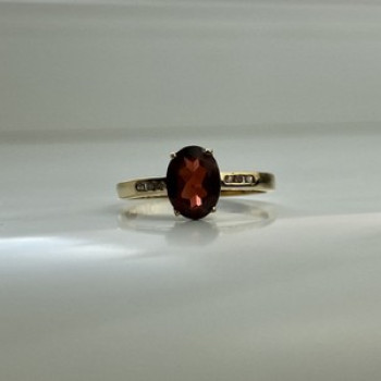 10K Yellow Gold Garnet & Diamonds Ring Size 6.5