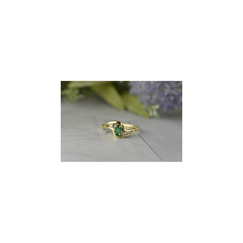14K YELLOW GOLD EMERALD & DIAMONDS RING SIZE 8