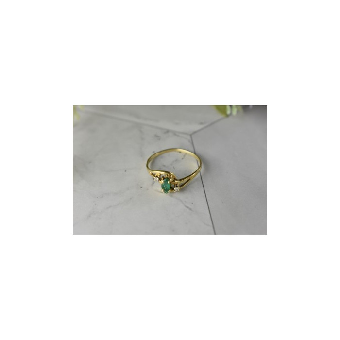 14K YELLOW GOLD EMERALD & DIAMONDS RING SIZE 8