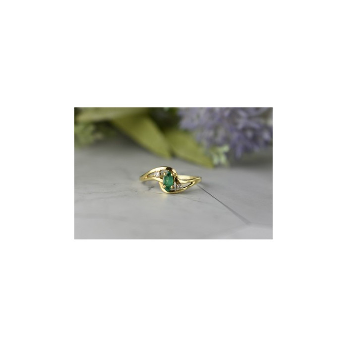 14K YELLOW GOLD EMERALD & DIAMONDS RING SIZE 8