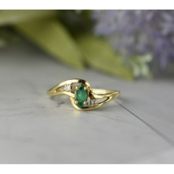 14K Yellow Gold Emerald & Diamonds Ring Size 8