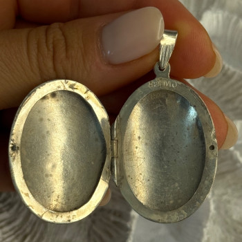 925 Sterling Silver Engraved Design Oval Locket Pendant Length 1.80 Inch