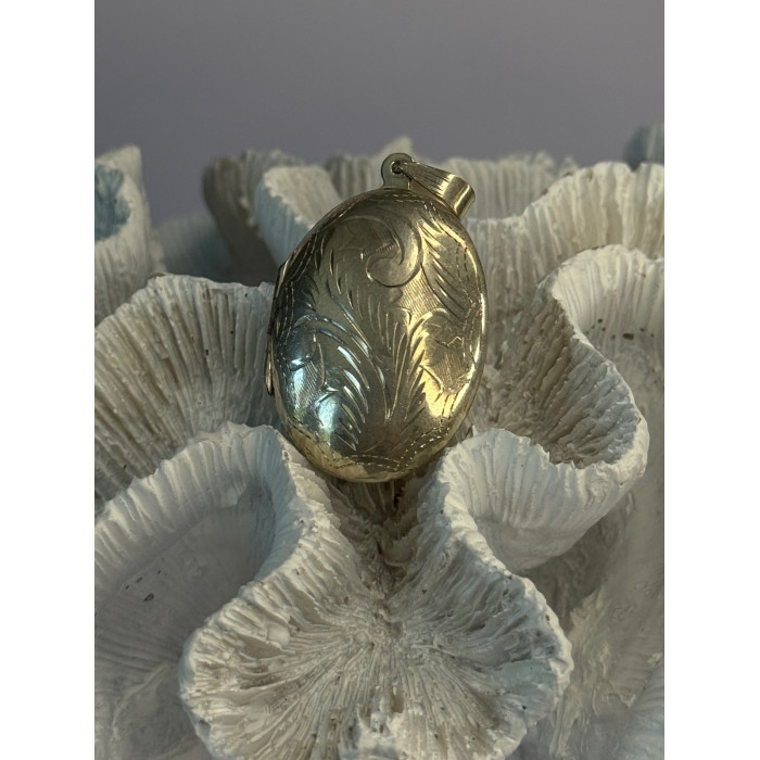 925 Sterling Silver Engraved Design Oval Locket Pendant Length 1.80 inch