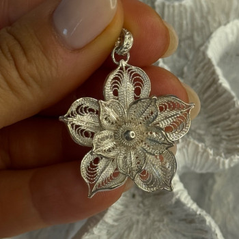 925 Sterling Silver Flower Pendant Length 1.50 Inch