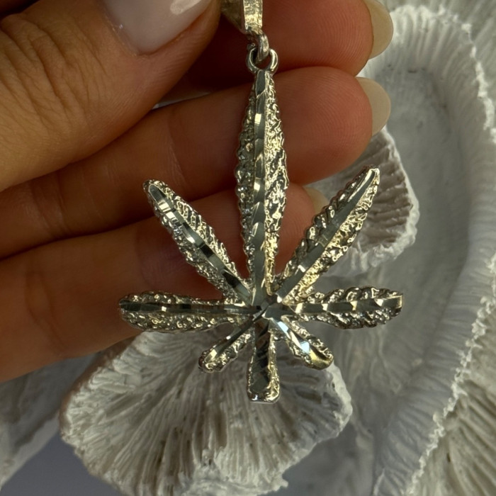 925 Sterling Silver Leaf Pendant Length 2.40 Inch