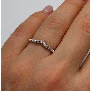 18K WHITE GOLD  DIAMONDS  RING SIZE 6